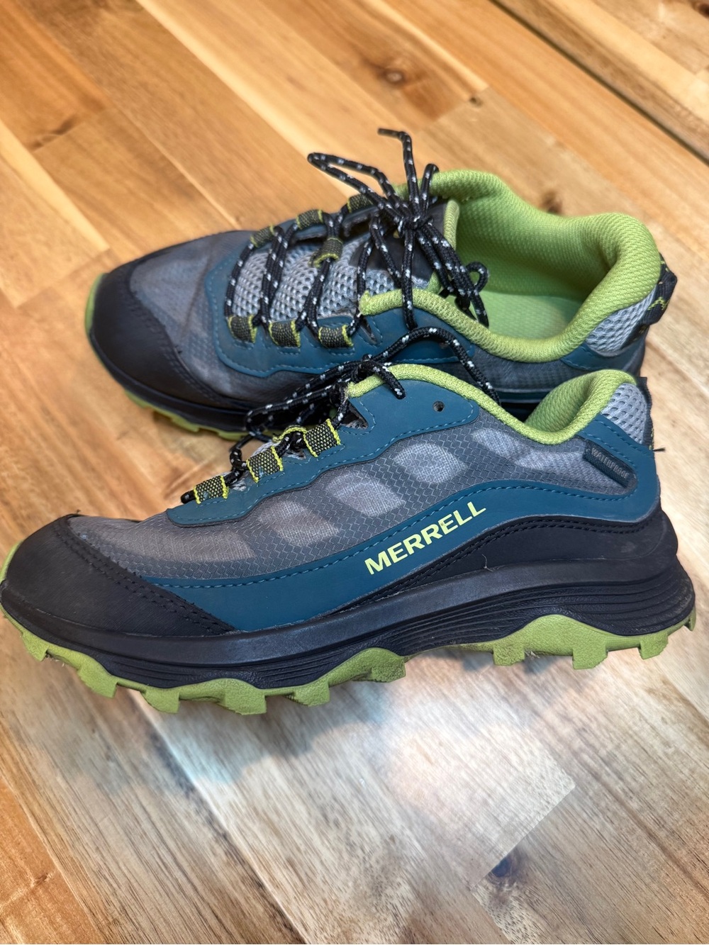 Merrell Kids Trail Sneakers in Gray, Teal & Lime